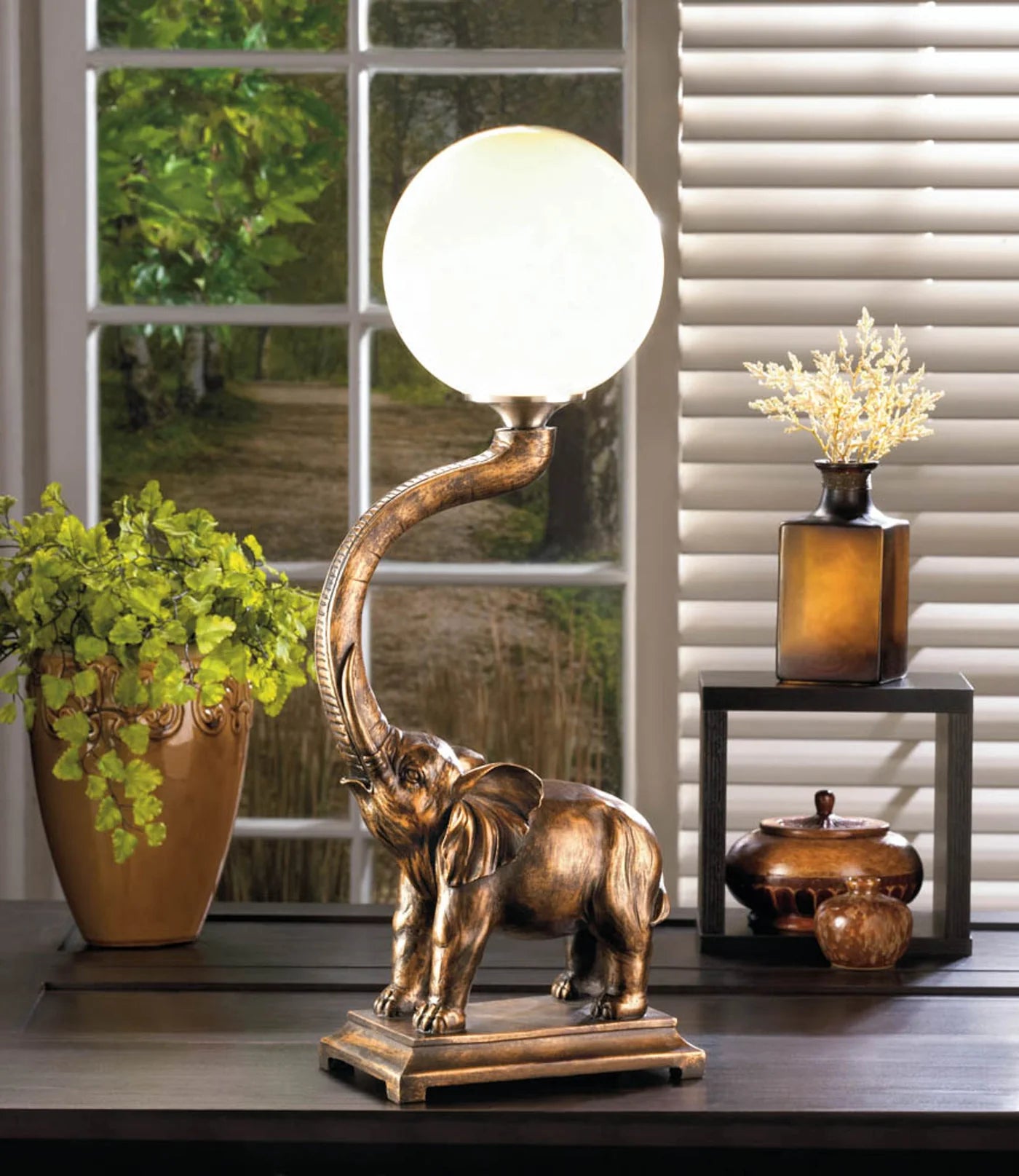 TRUMPETING ELEPHANT LAMP